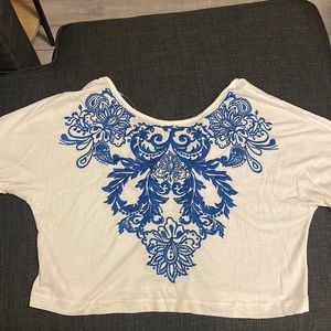 Cropped white embroidered shirt